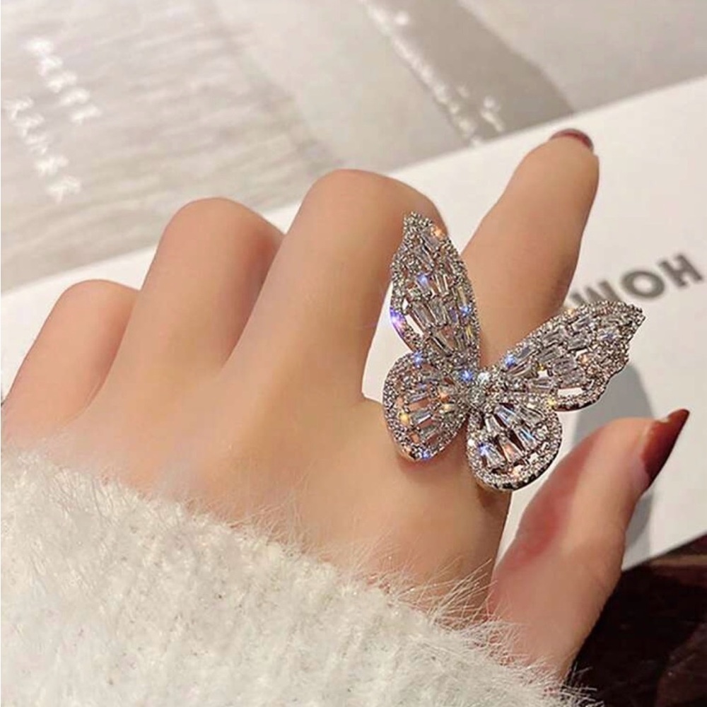 Elegant Silver Butterfly Ring